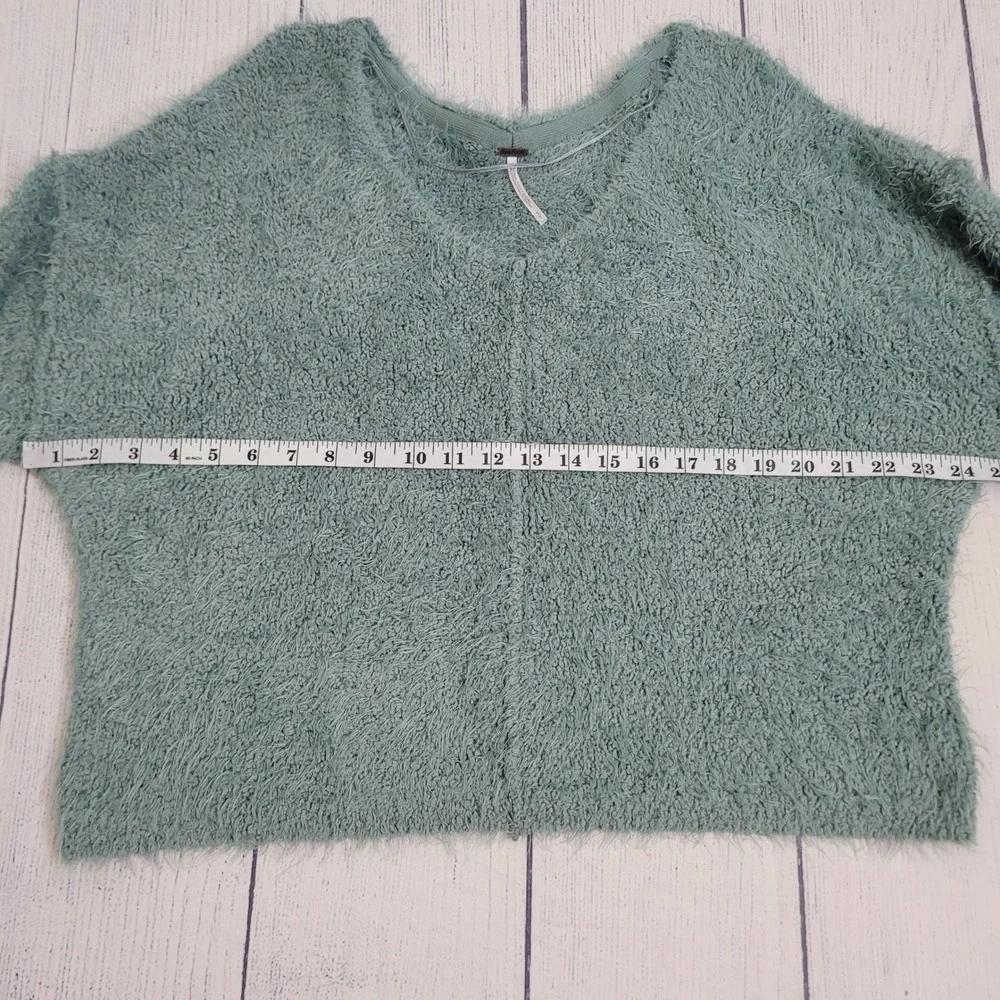 Free People Icing‎ Sweater Small Eyelash Knit V-Neck Sage Green Fuzzy Pullover
